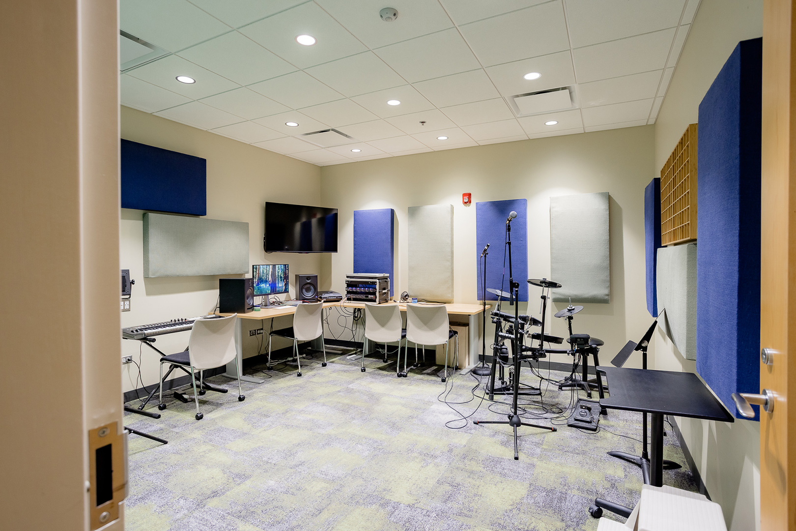 Elmhurst Public Library Creative Studio